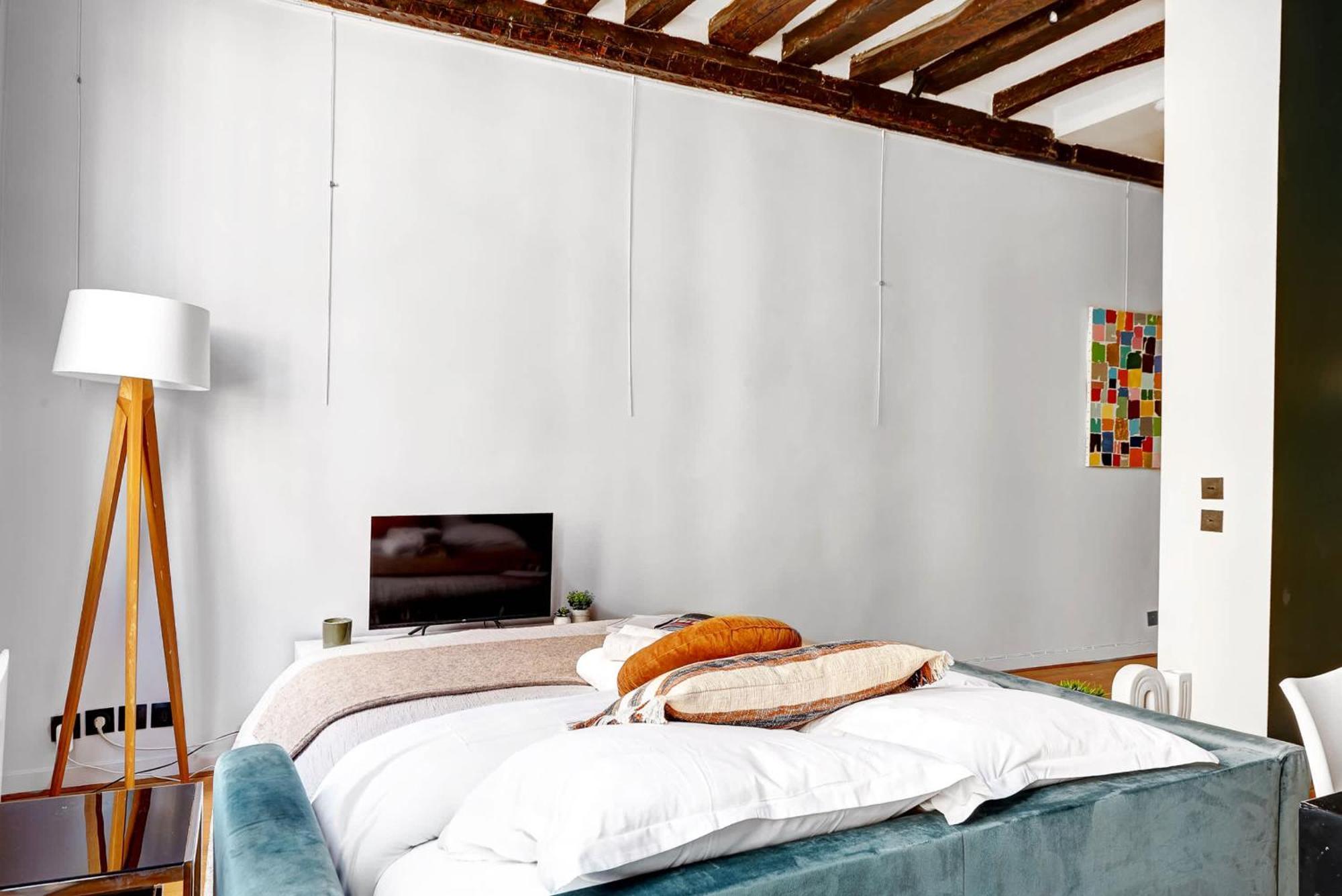 1br In Le Marais - Close To Notre-dame